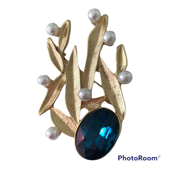 GOLD LEAVES, PEARLS AND CRYSTAL BROOCH